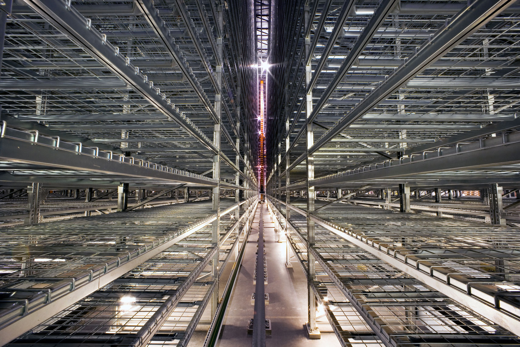 extensive rack system for automated storage system in distribution center