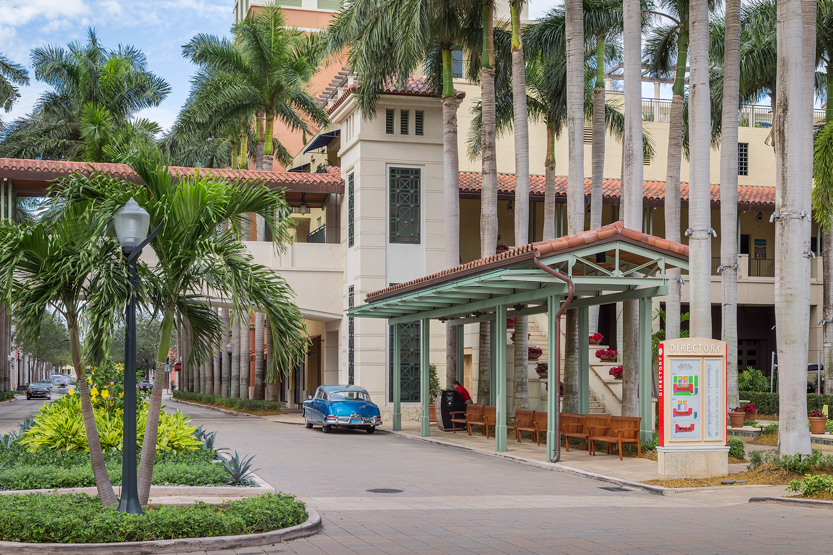 valet and entrance to Shops At Merrick Park